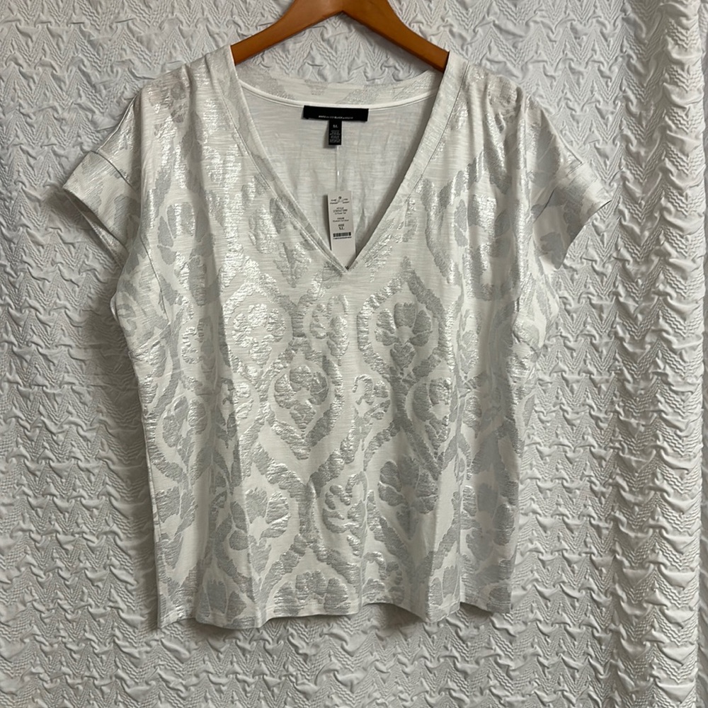 NWT White House Black Market White and Silver Print Short Sleeve Short